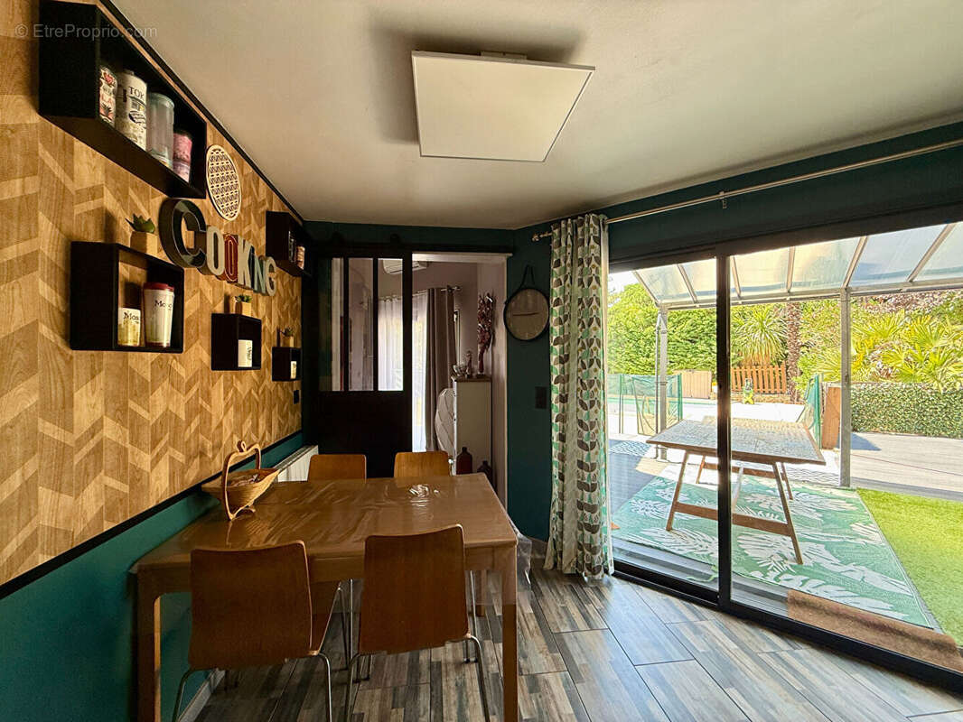 Maison dans quartier recherché avec beaux volumes et piscine - photo 7