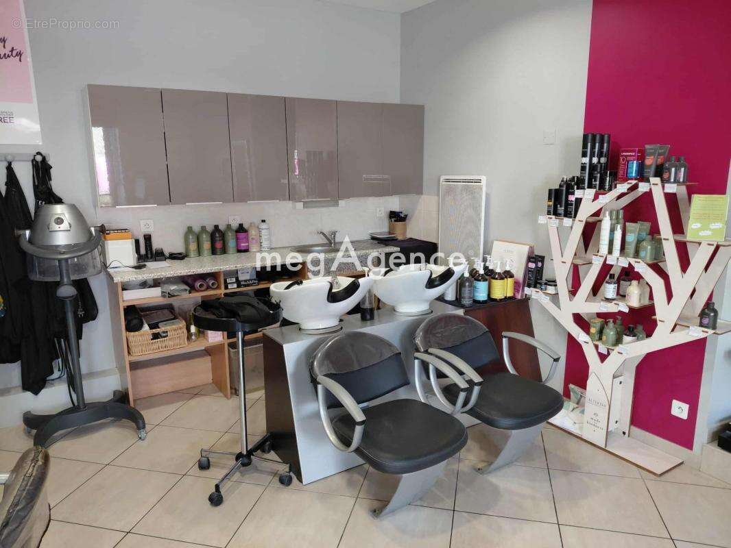 Commerce à BAGUER-MORVAN