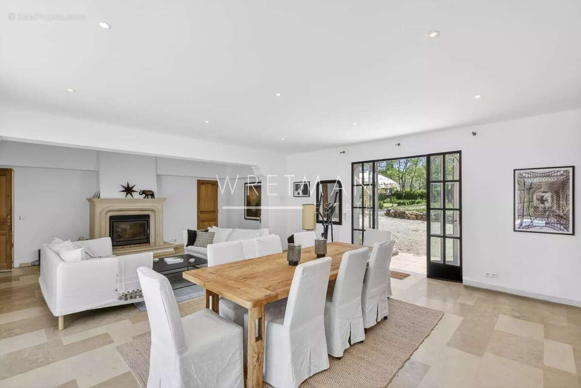 Maison à CHATEAUNEUF-GRASSE