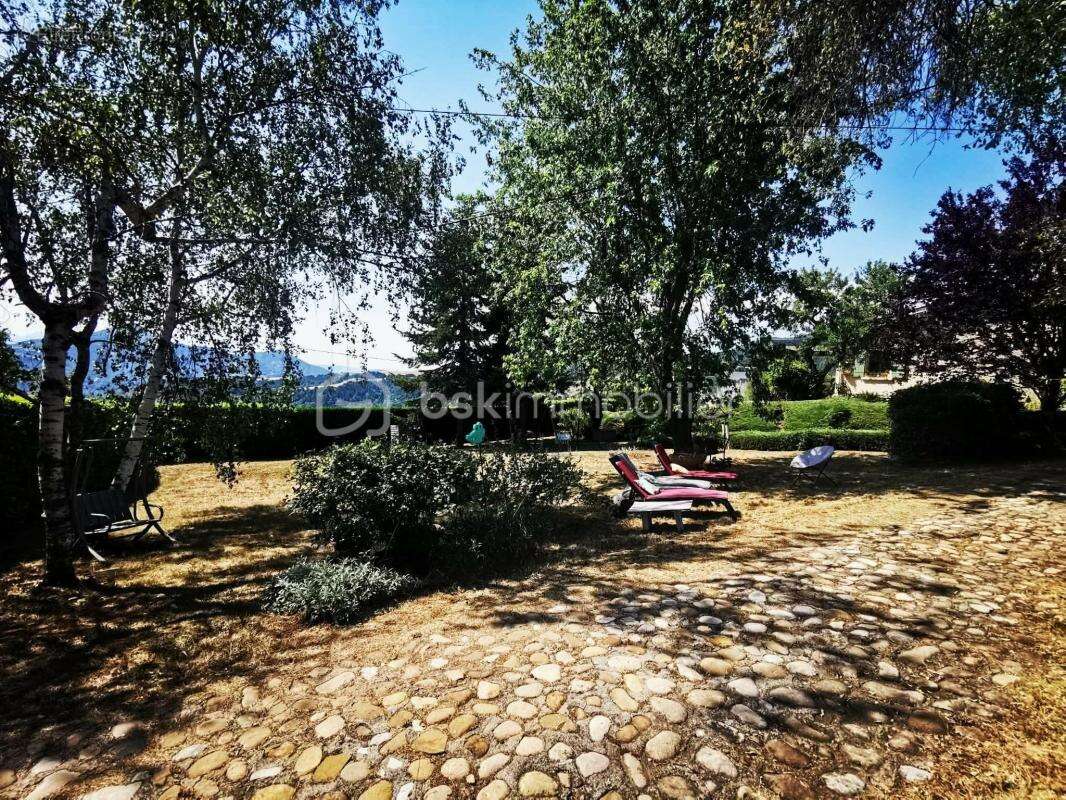 THOARD - propriété d'exception - deux villas de plain-pied (235m²) - terrain 5 264m² - piscine - garage - photo 8