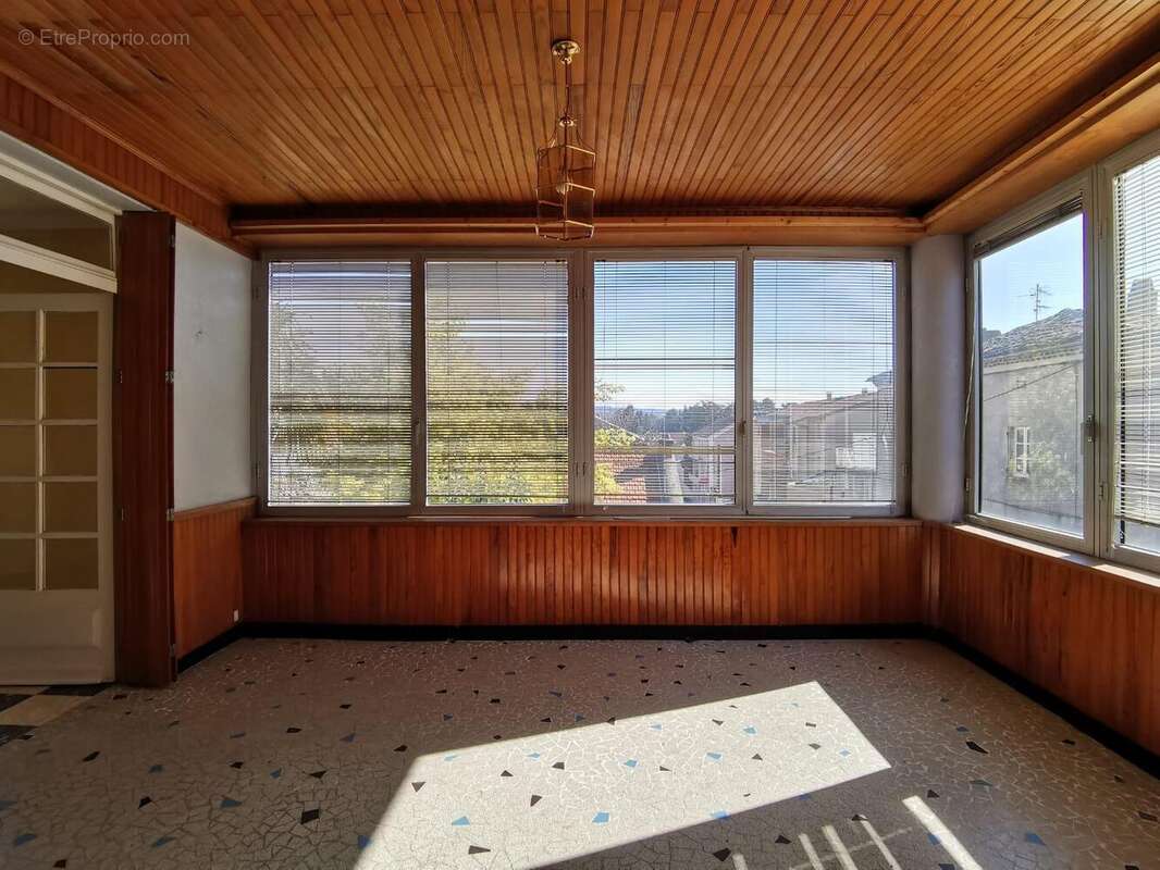   - Appartement à AUBENAS