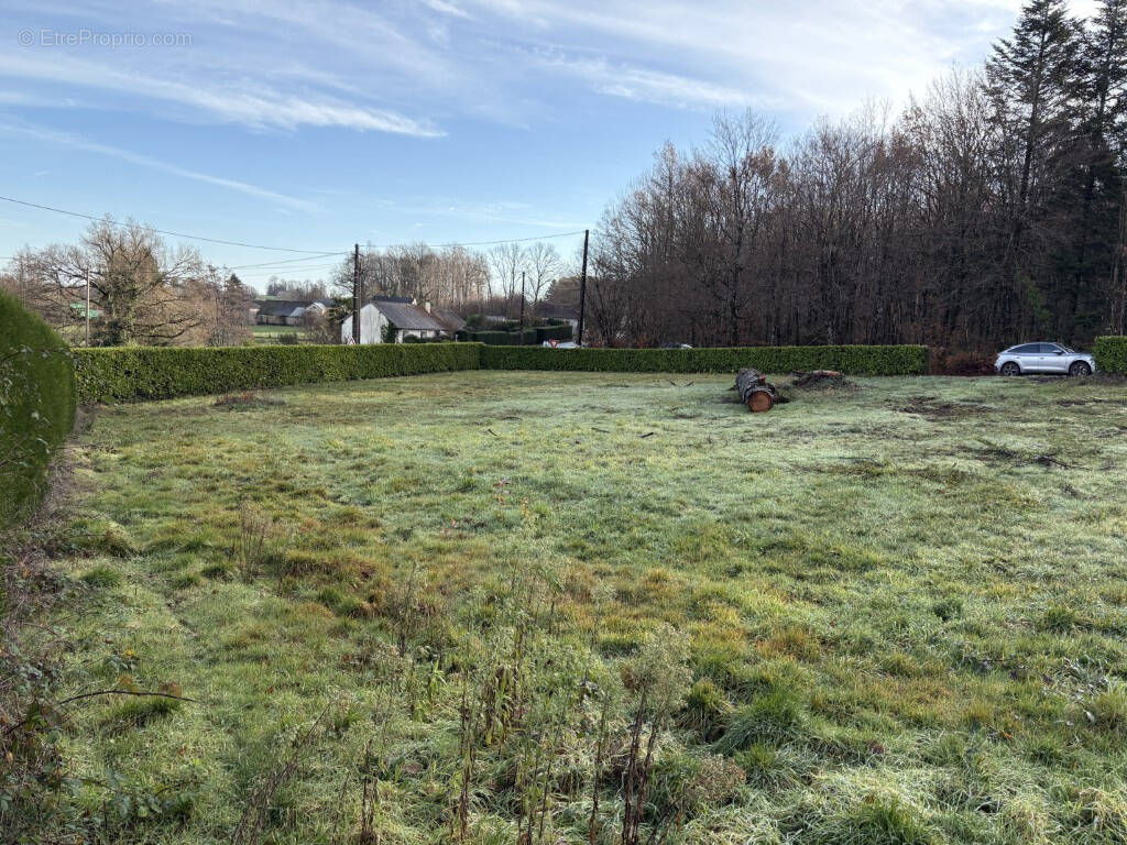 Terrain à ARNAC-POMPADOUR