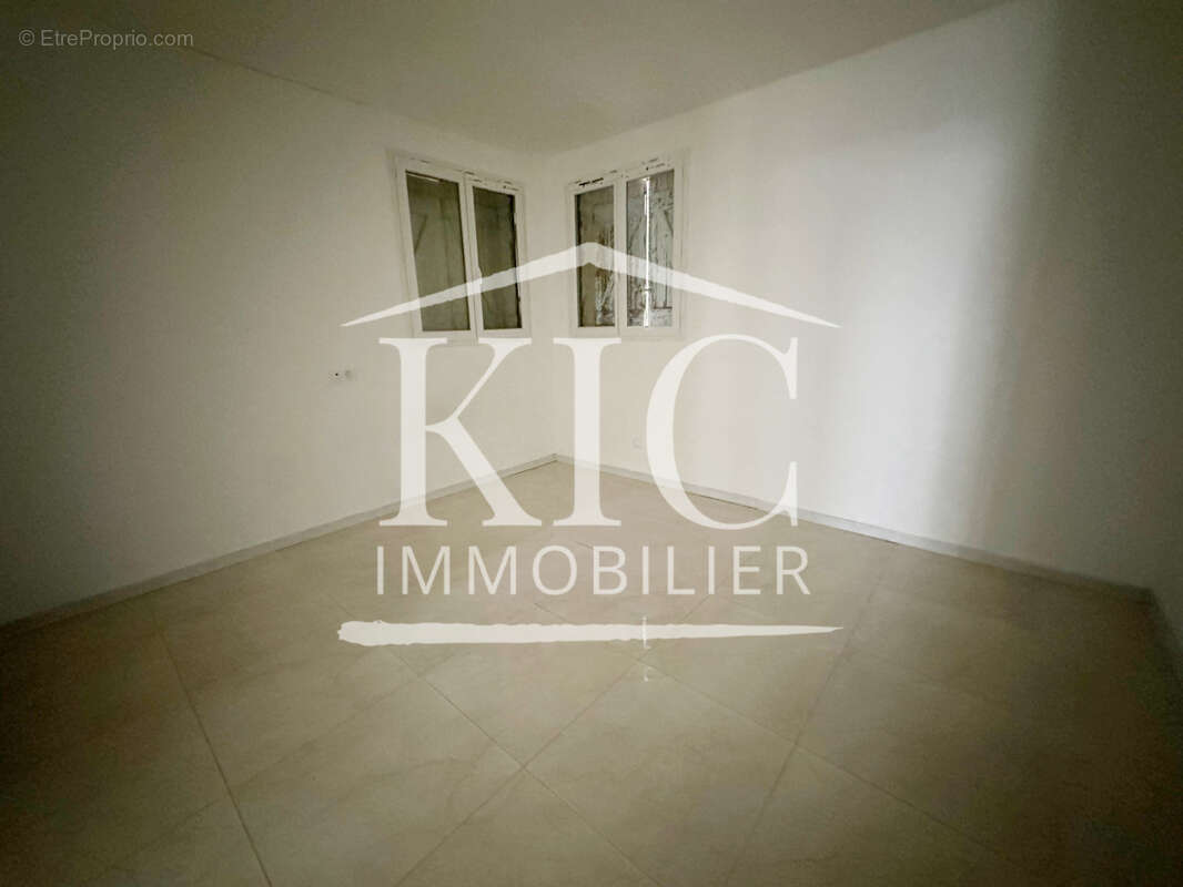 PROCHE CARCASSONNE - Maison familiale 195 m2, 4 chambres, jardin avec piscine - photo 10