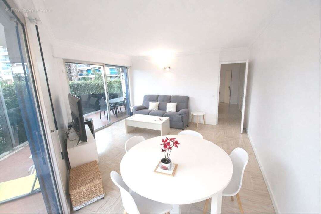Appartement à MANDELIEU-LA-NAPOULE