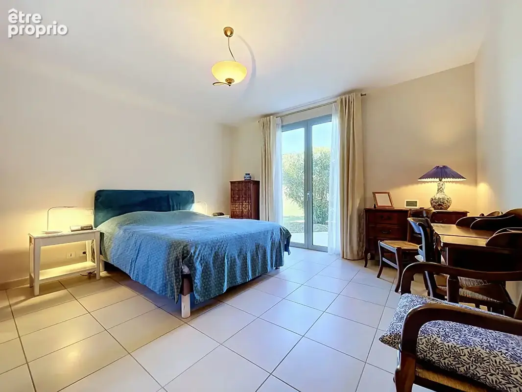 Villa d'architecte de 240m² avec piscine sur terrain de 3000m² - photo 12