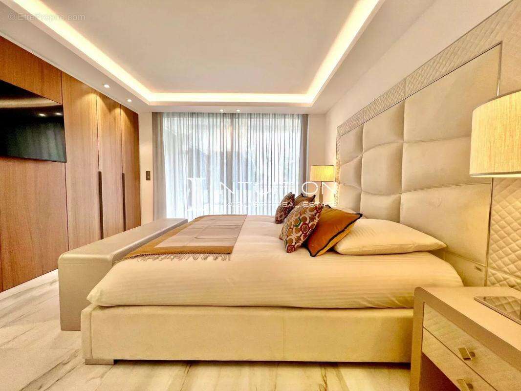 Cannes - Croisette : Magnifique appartement 3 pièces avec vue mer dans une résidence de renom - photo 9