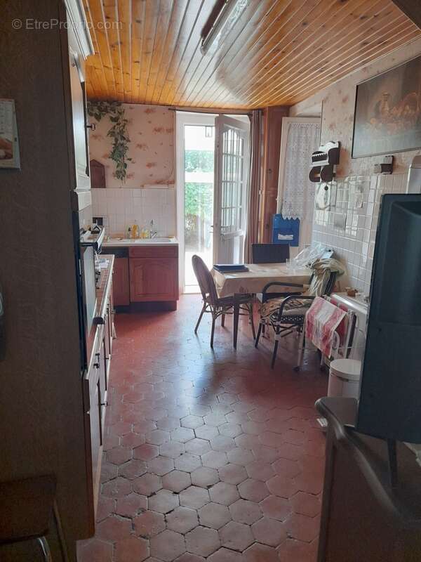 Maison à Cussy en Morvan  de 136 m2 - 8 pièces - diverses dépendances - terrain 1182 m2 - photo 7