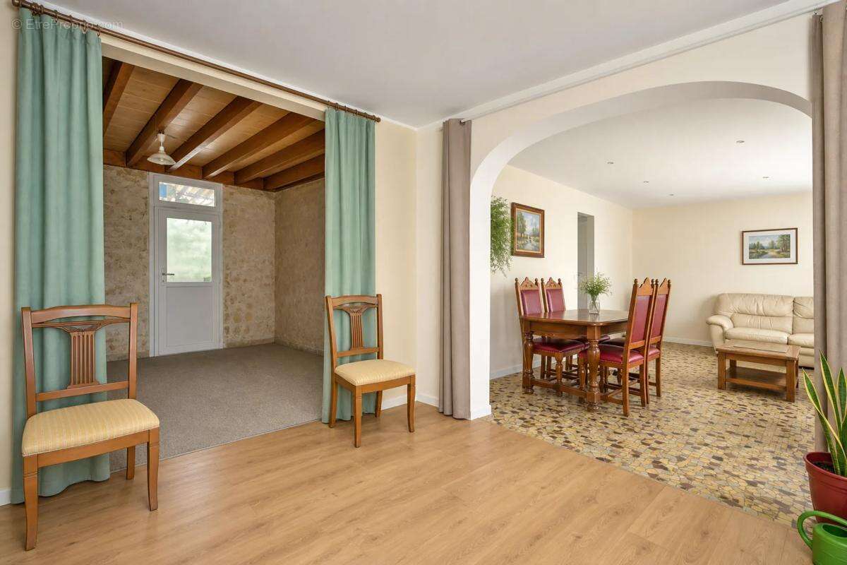 Maison 7 pièces 148 m² à Reignac avec jardin - photo 4