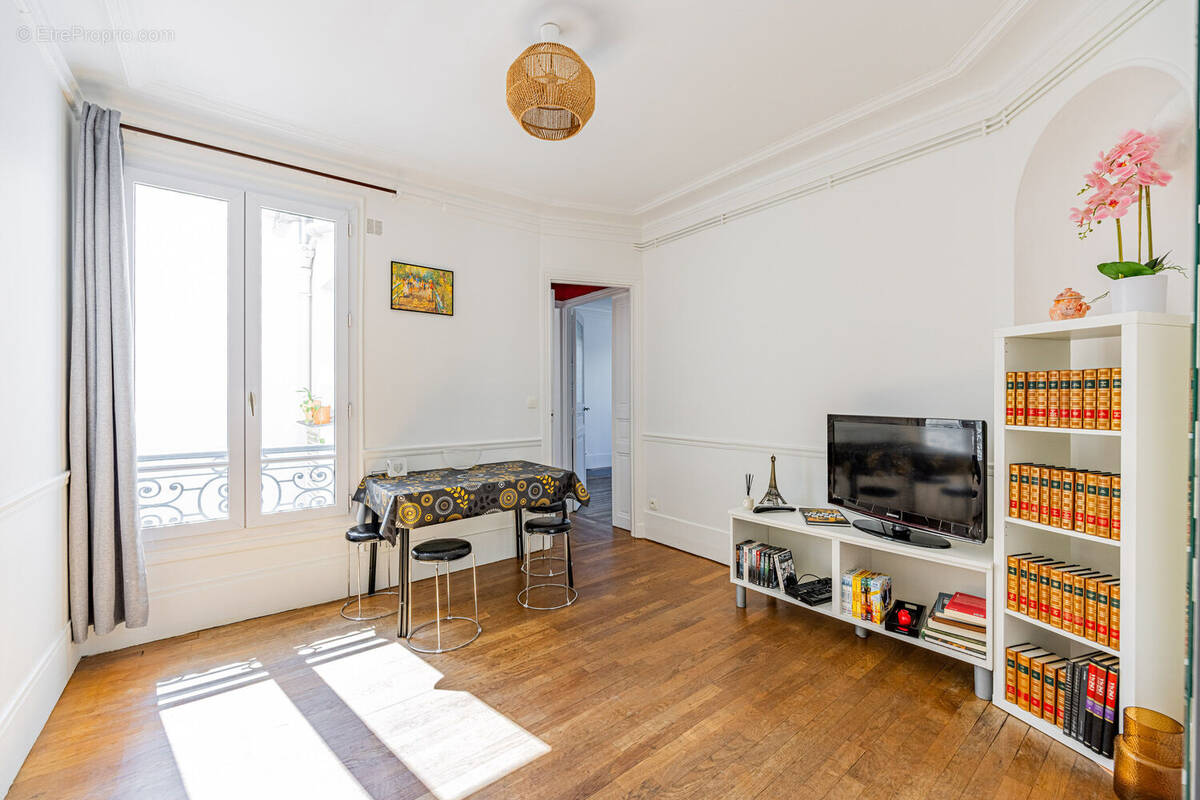 Photo 1 - Appartement à PARIS-11E