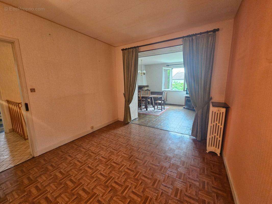 Maison à vendre 4 chambres- 2 garages- terrain 767 m2- LA ROCHE BLANCHE (63670) - photo 17