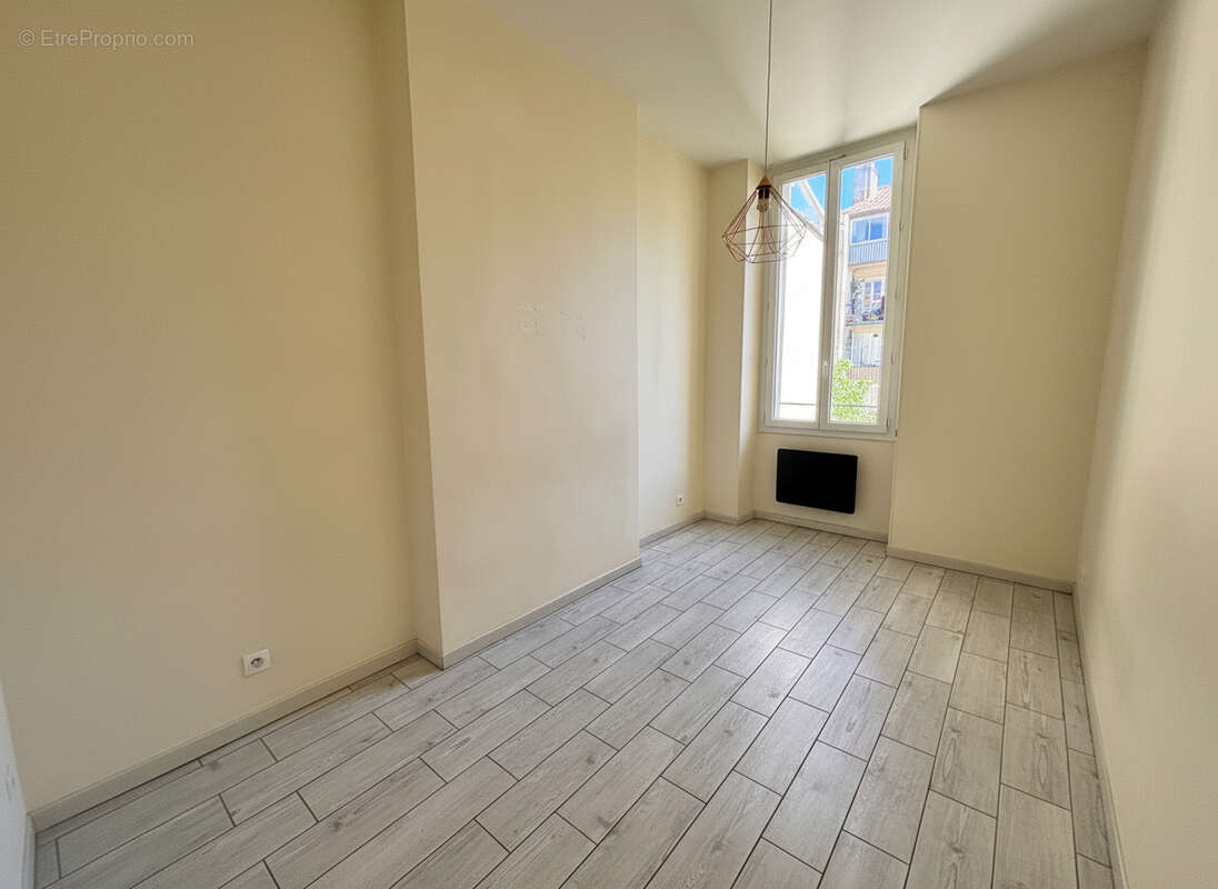 Appartement à MARSEILLE-5E