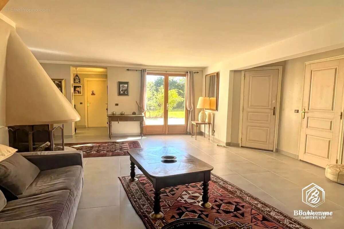 Maison à SAINT-MORILLON