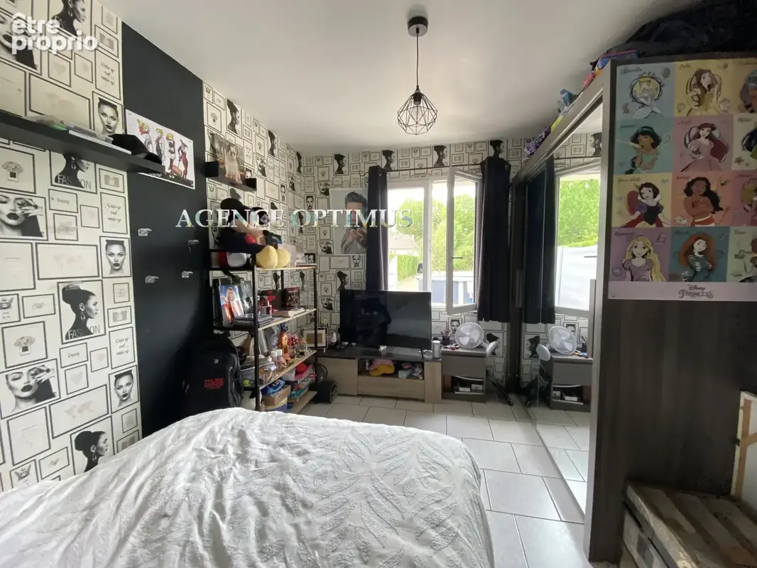 PAVILLON DE PLAIN-PIED - 3 chambres - Grand terrain clos 1400m2 - Piscine - Garage - VILLENEUVE LA GUYARD - photo 18
