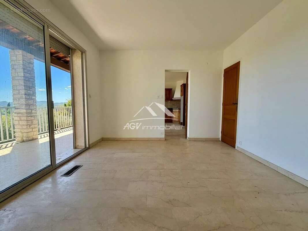 Vue panoramique exceptionnelle – Maison de 165 m² sur 3 300 m² de terrain constructible - photo 6
