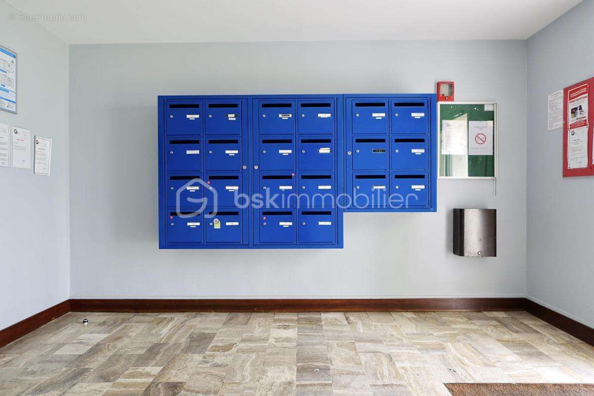 T3 bis parfait état - balcon + cave + stationnements sécurisés - idéal RP ou investissement - photo 10