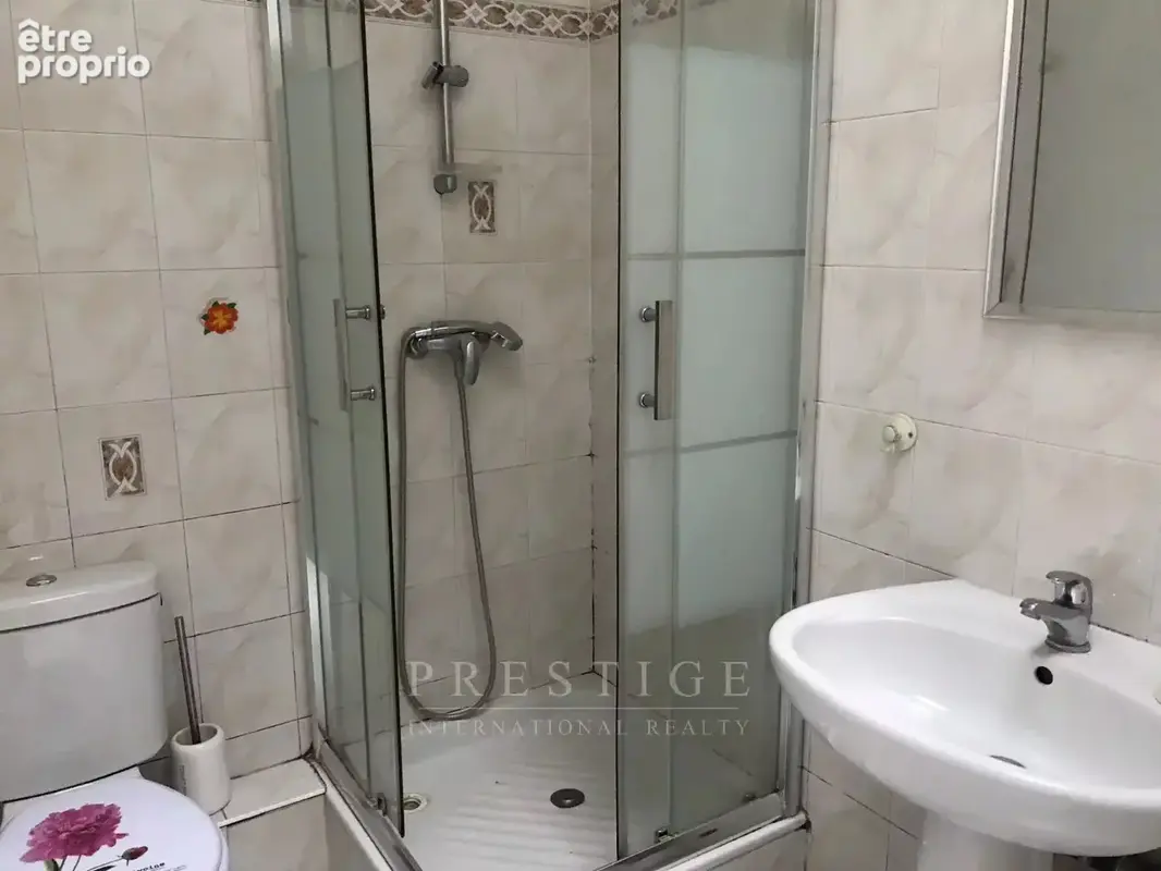 Juan les pins  murs 82m² d'un local commercial  avec appartement 2 pièces - photo 5