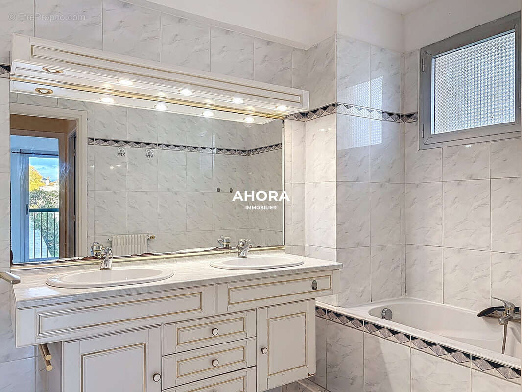 Appartement à MARSEILLE-9E