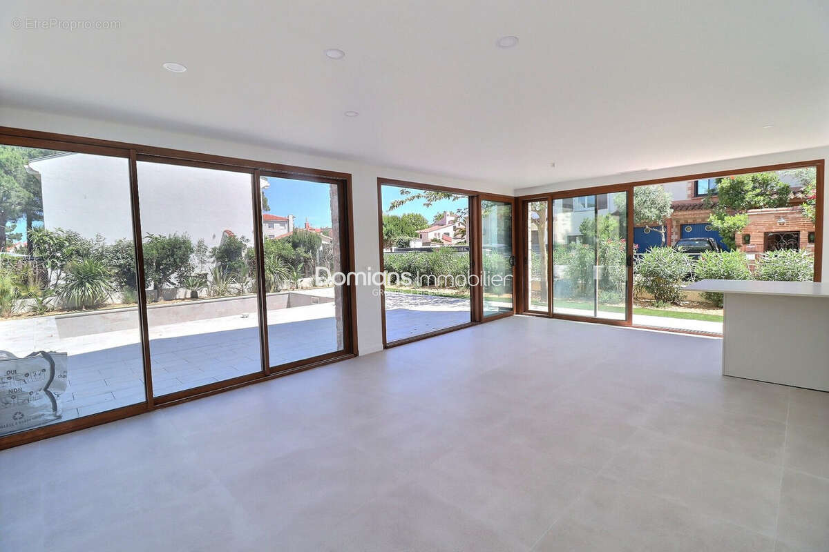 Maison 200 m² à Saint-Cyprien  - photo 4