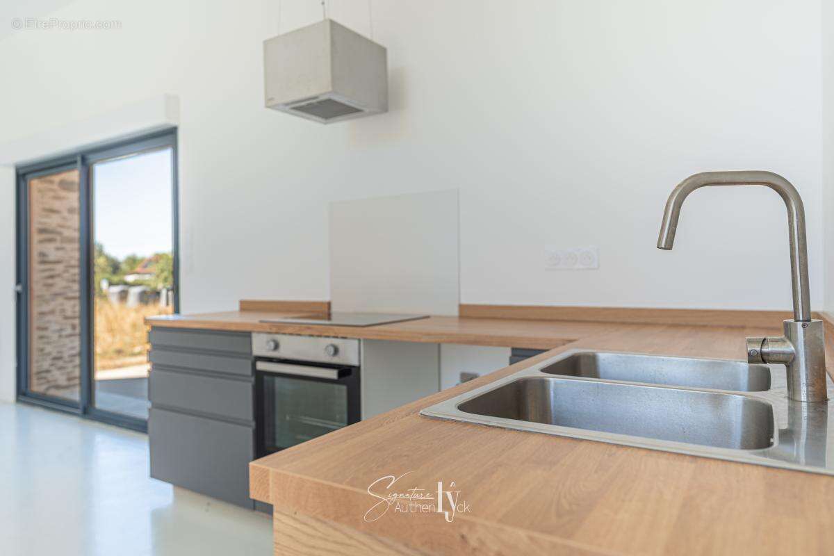 Maison 92 m² à Saint-Hilaire-Bonneval  - photo 10