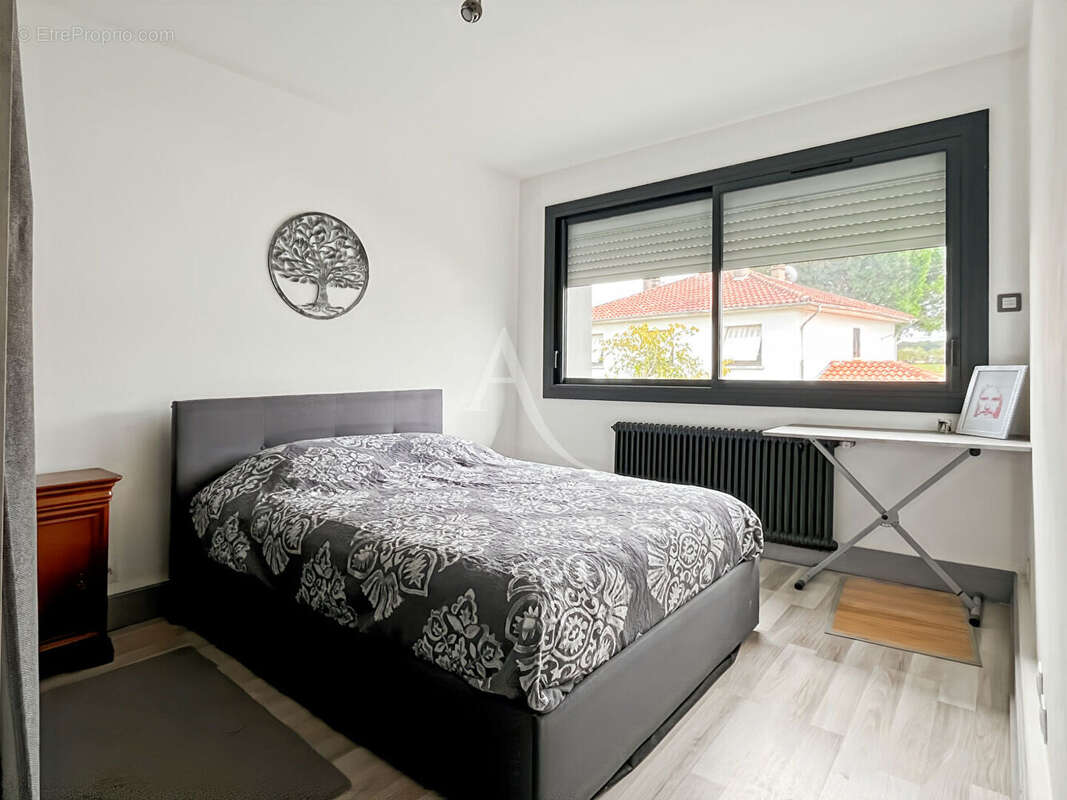 A VENDRE - Maison entièrement rénovée ? Fort potentiel avec logement indépendant - photo 9