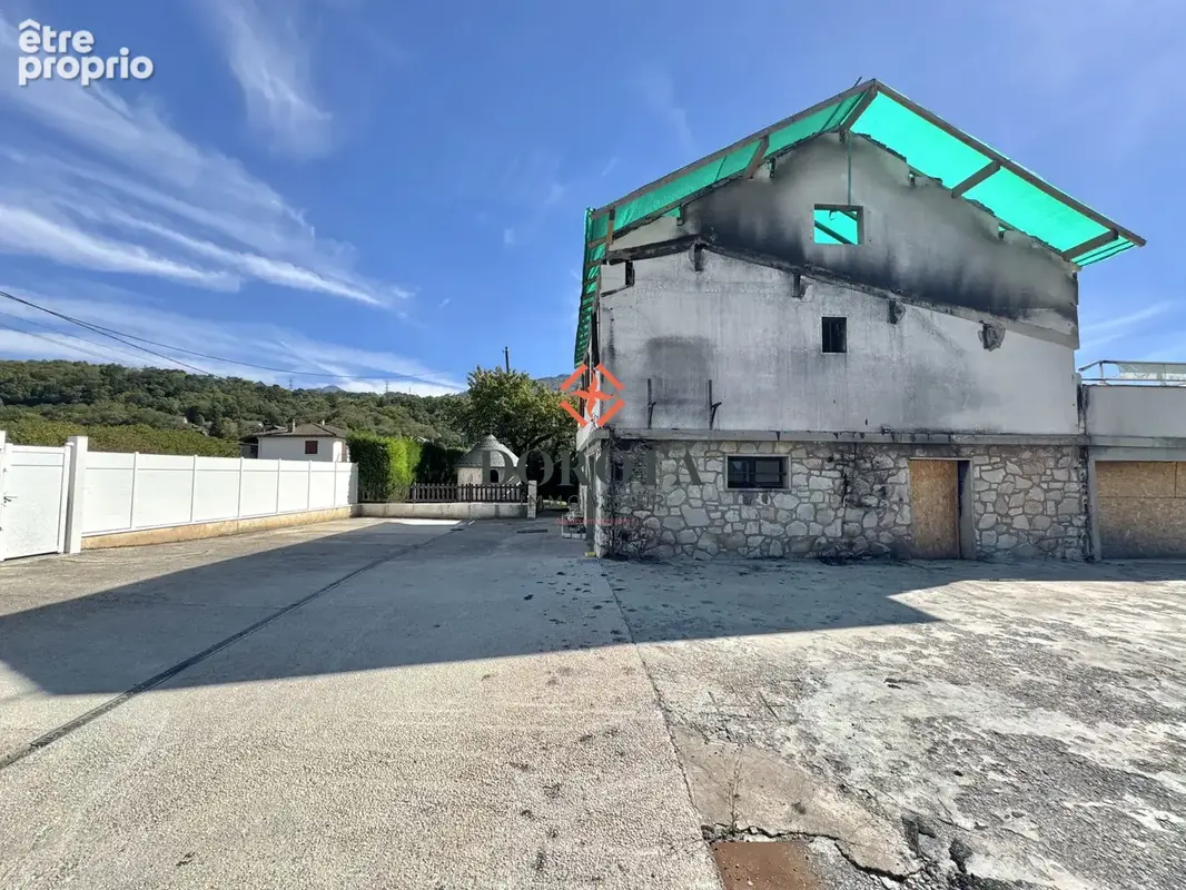 Maison 8 pièces 191 m² à vendre à Laissaud (73800) - photo 2
