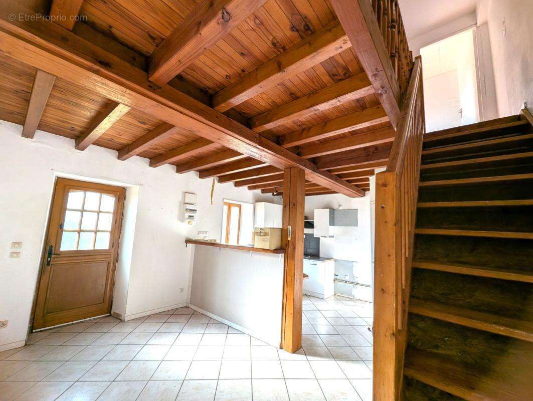 Maison à SAINT-BONNET-DES-QUARTS