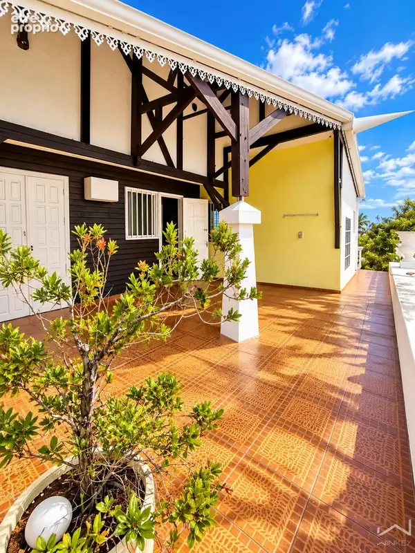 À vendre   terre-sainte   maison de 125 m2 à fort potentiel   vue mer et port de saint-pierre - photo 6