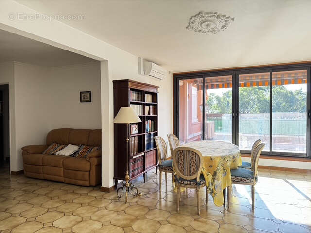A vendre type 4  94m2 ascenseur terrasse et garage - photo 4