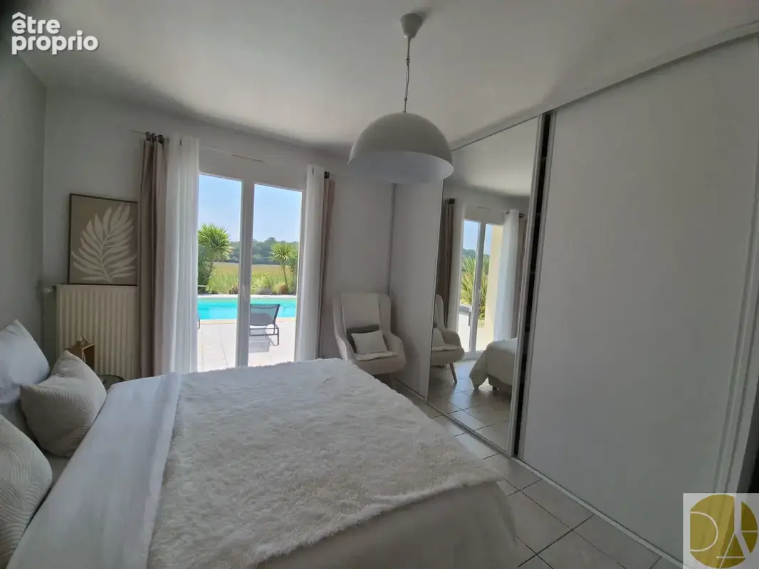 Montardon - secteur residentiel - 4 chambres - 1 bureau - piscine - - photo 9