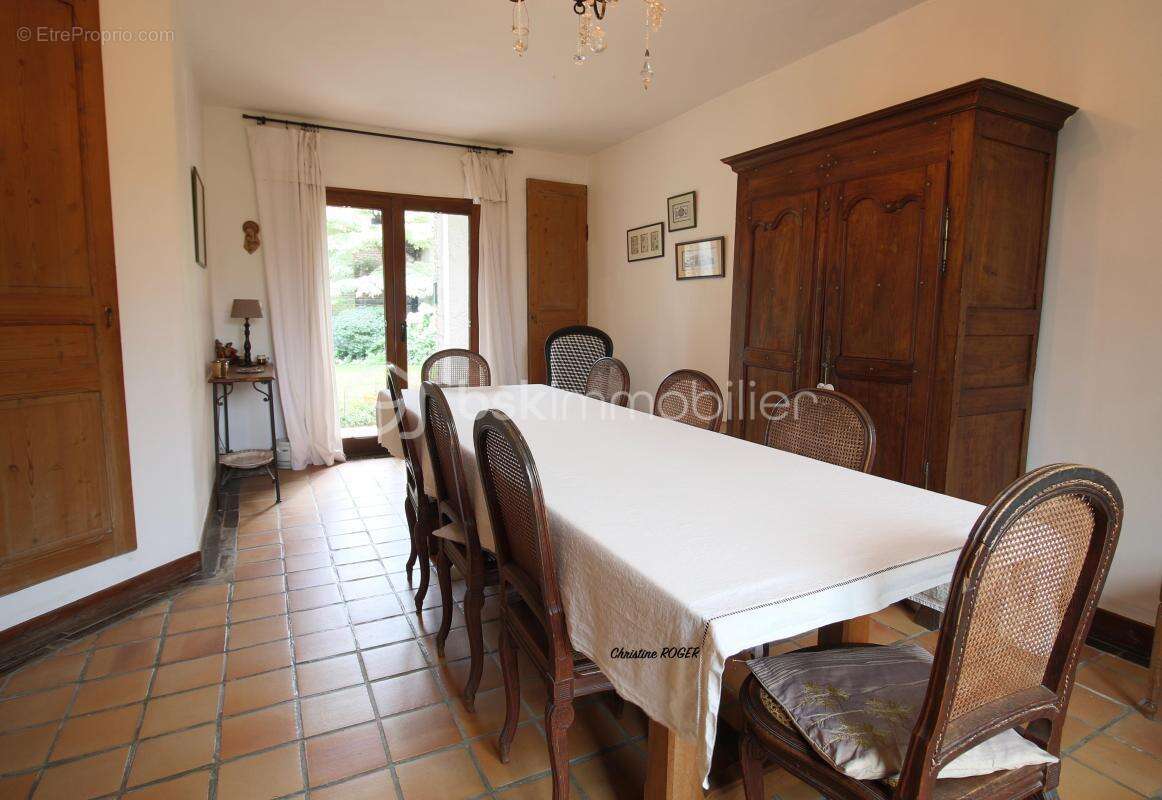 Ferme au carré de caractère avec habitation familiale, revenus locatifs et dépendances – Parcelle de 7 848 m² - photo 4