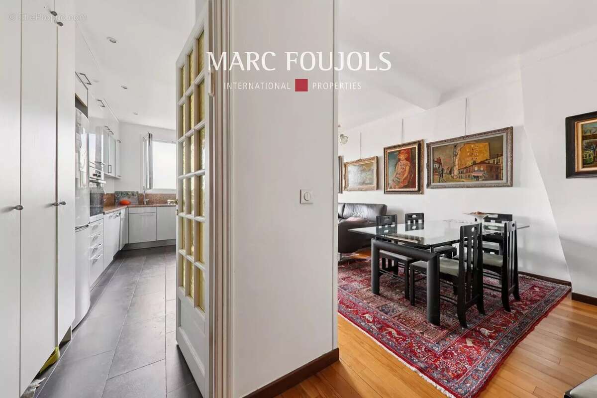 Appartement à PARIS-16E