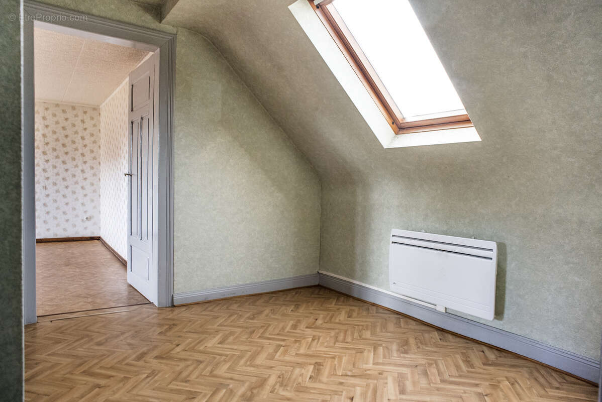 Belle Maison avec cour et jardin avec fort potentiel d'aménagement - photo 10