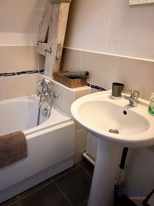 Maison à SAINT-REMY-SUR-CREUSE