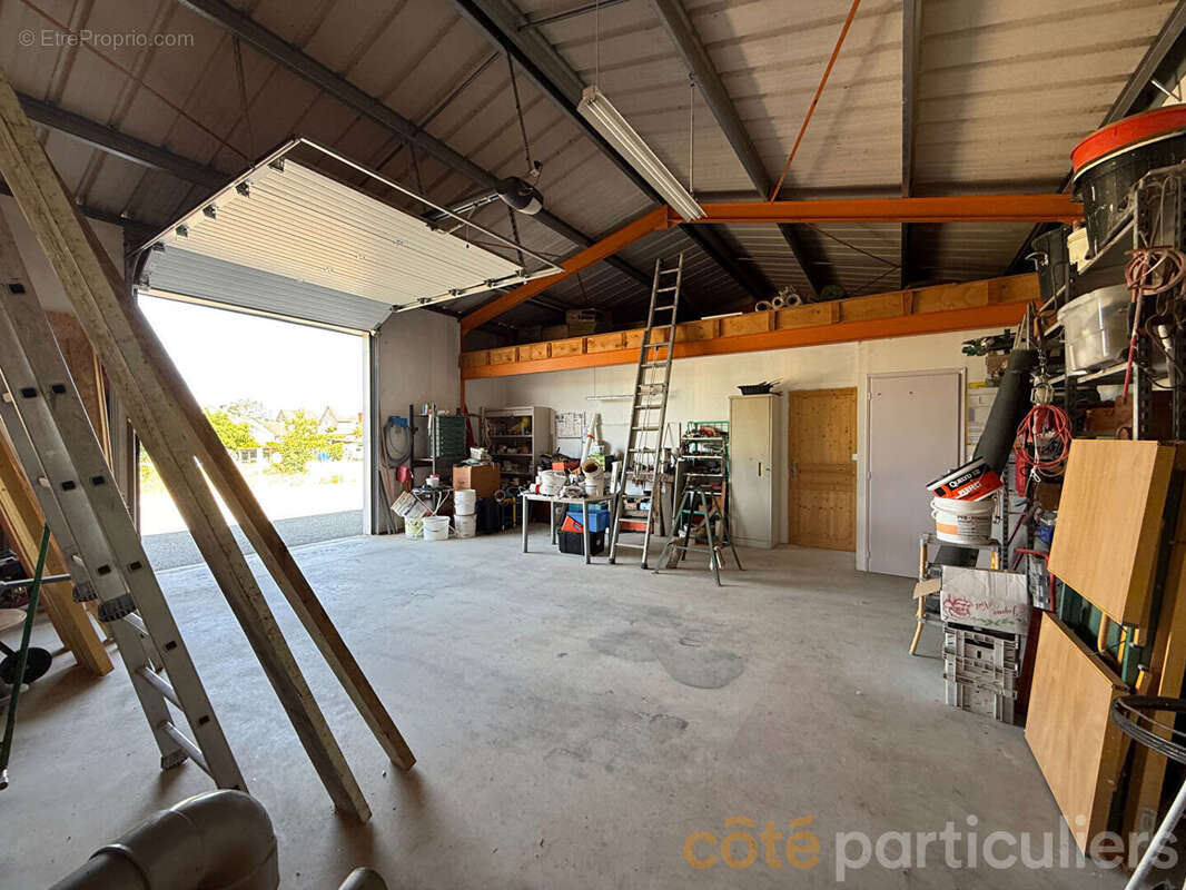 Coup de coeur à Orval : maison rénovée et dépôt d'artisan de 115 m² - photo 14