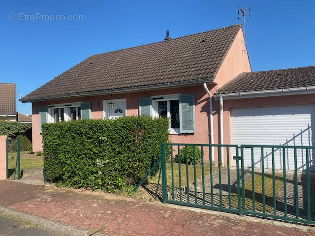Maison à MOISSY-CRAMAYEL