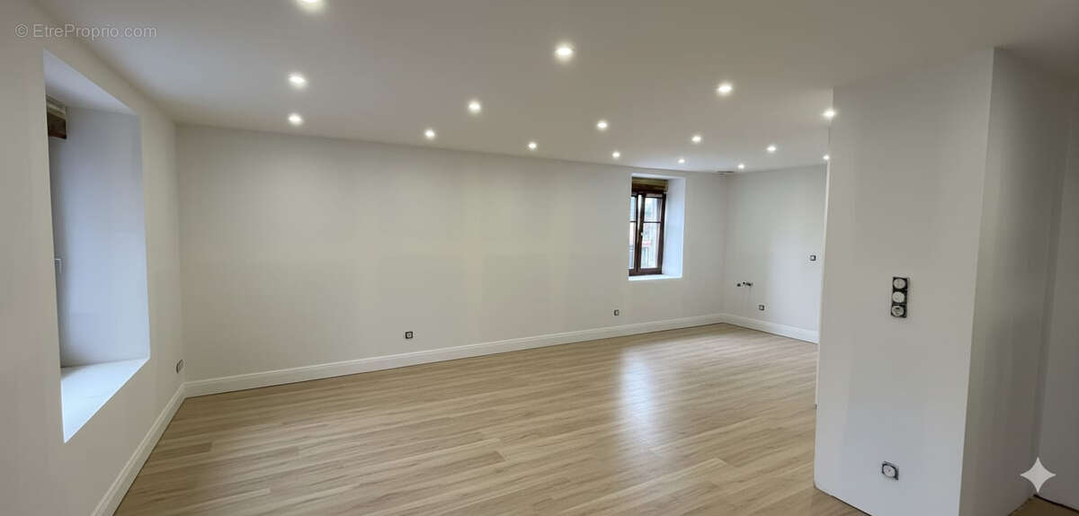 Appartement à ORCHAMPS-VENNES