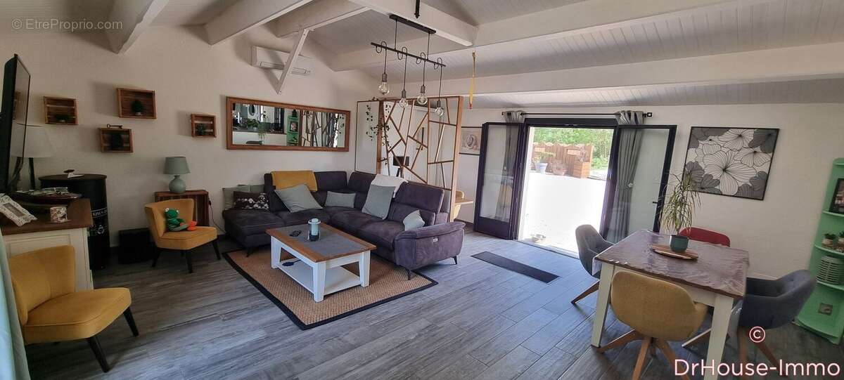 Maison à LE POIRE-SUR-VELLUIRE