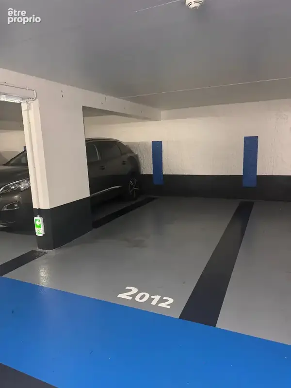Parking sécurisé avec double porte, au 2ème SS d'un parking en parfait état - photo 2