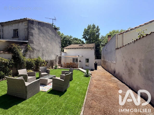 Photo 1 - Maison à COGNAC