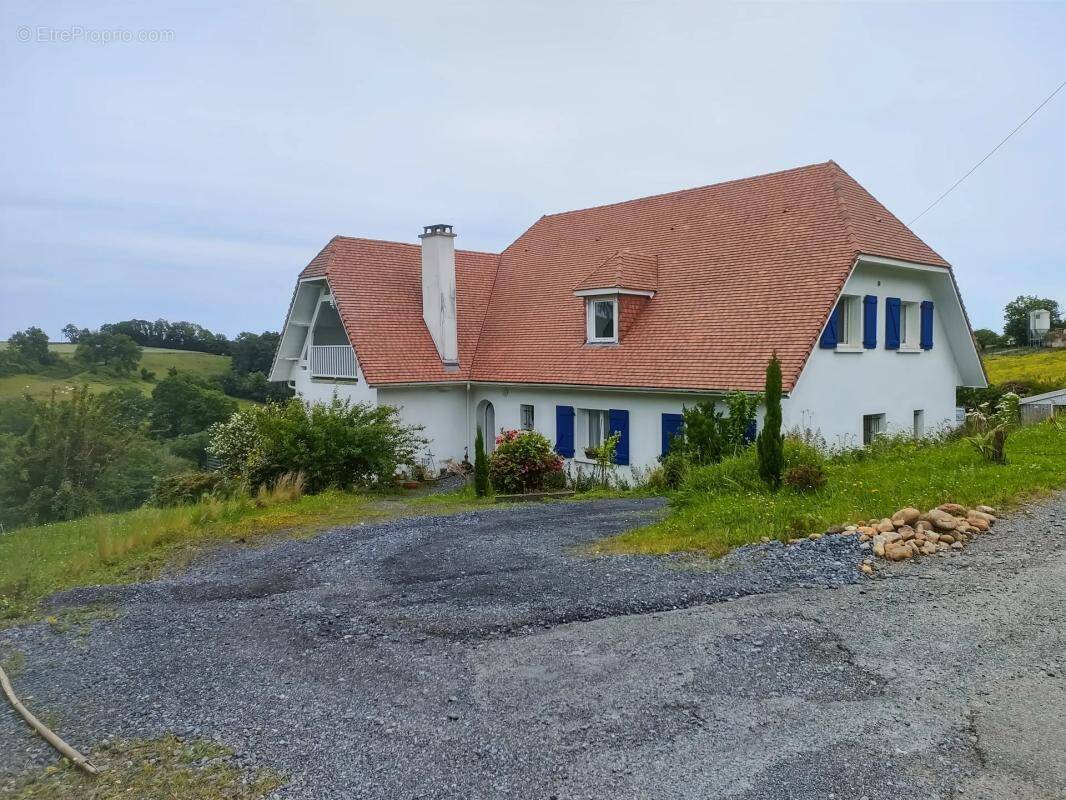 Maison à NAVAILLES-ANGOS