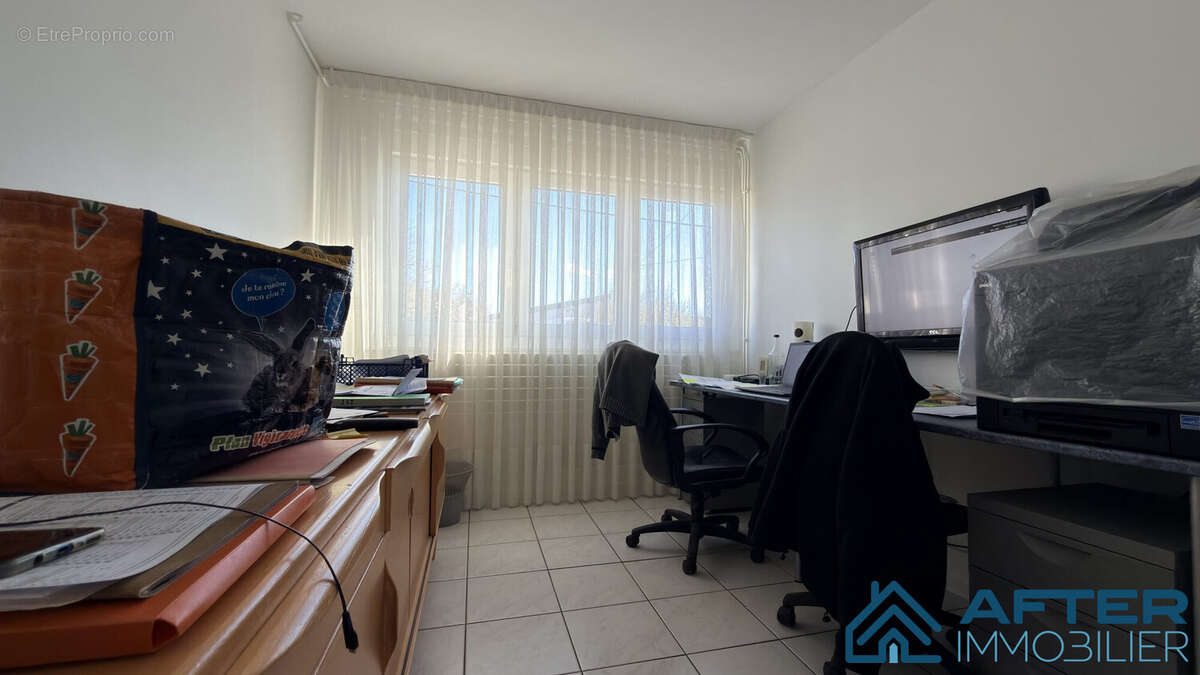 bureau rdc ou chambre - Maison à VARANGEVILLE