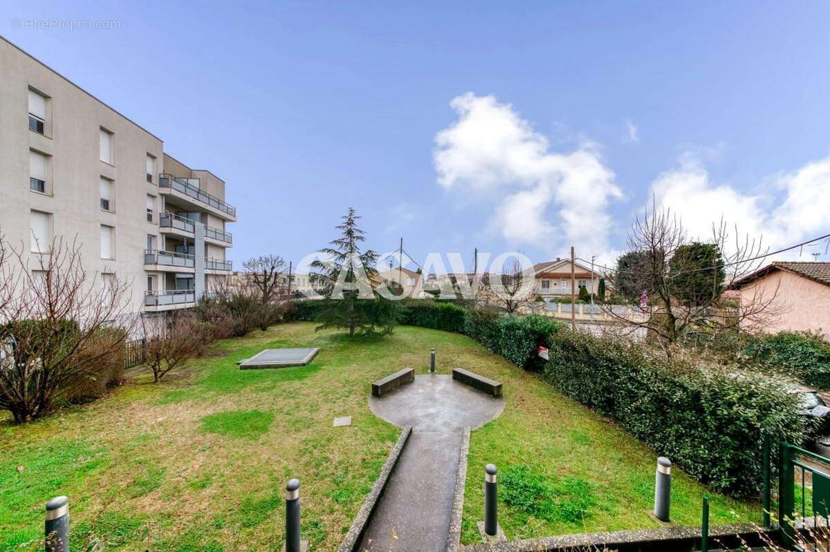 Appartement à DECINES-CHARPIEU