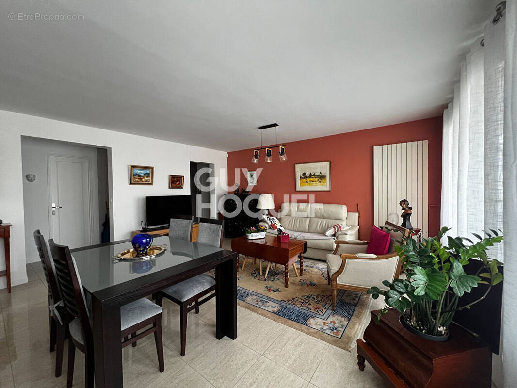 Appartement à SAINT-MAUR-DES-FOSSES