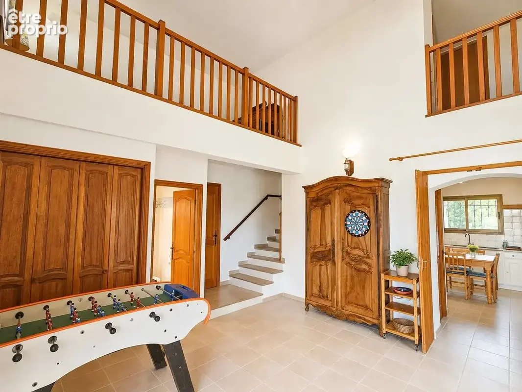 Villa provençale avec piscine, garage et vue dégagée à pied du village - photo 6
