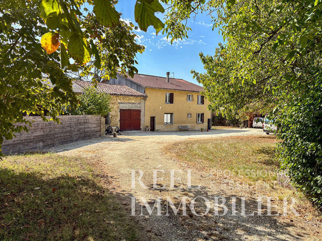 Maison à MARAMBAT