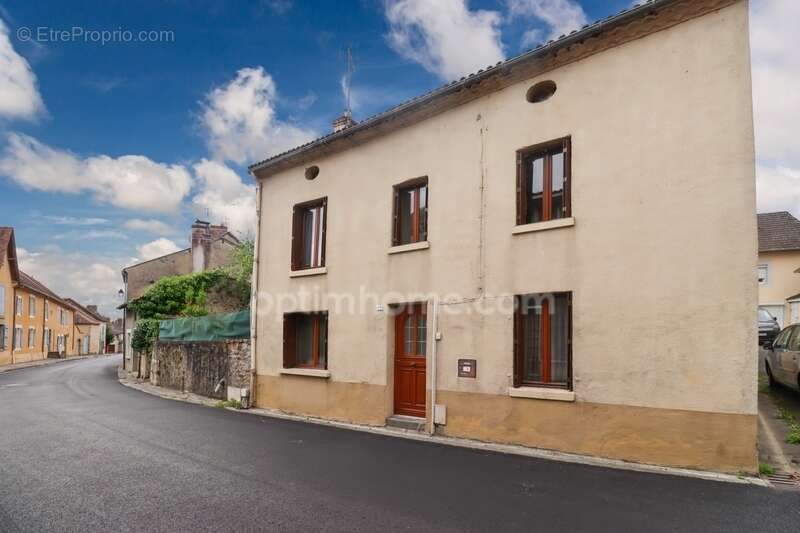 Maison Individuelle de  Centre Bourg - 5 pièces  - 4 chambres - Terrain de 505 m² - MAGNAC LAVAL   (87) - photo 21