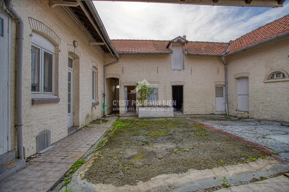 Maison à ENNETIERES-EN-WEPPES