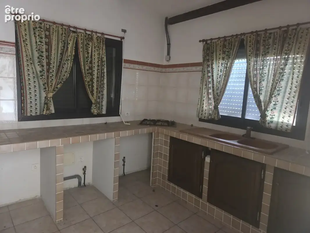 Marignane, ideal deux familles, propriete composee d'une maison pricipale t5 + maisonnette de 50 m2 sur 1119 - photo 13