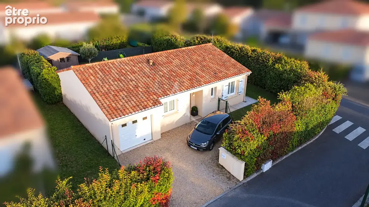 Vouneuil sous biard -  maison de plain-pied - belle pièce de vie de 43 m² - 3 chambres - garage - photo 1