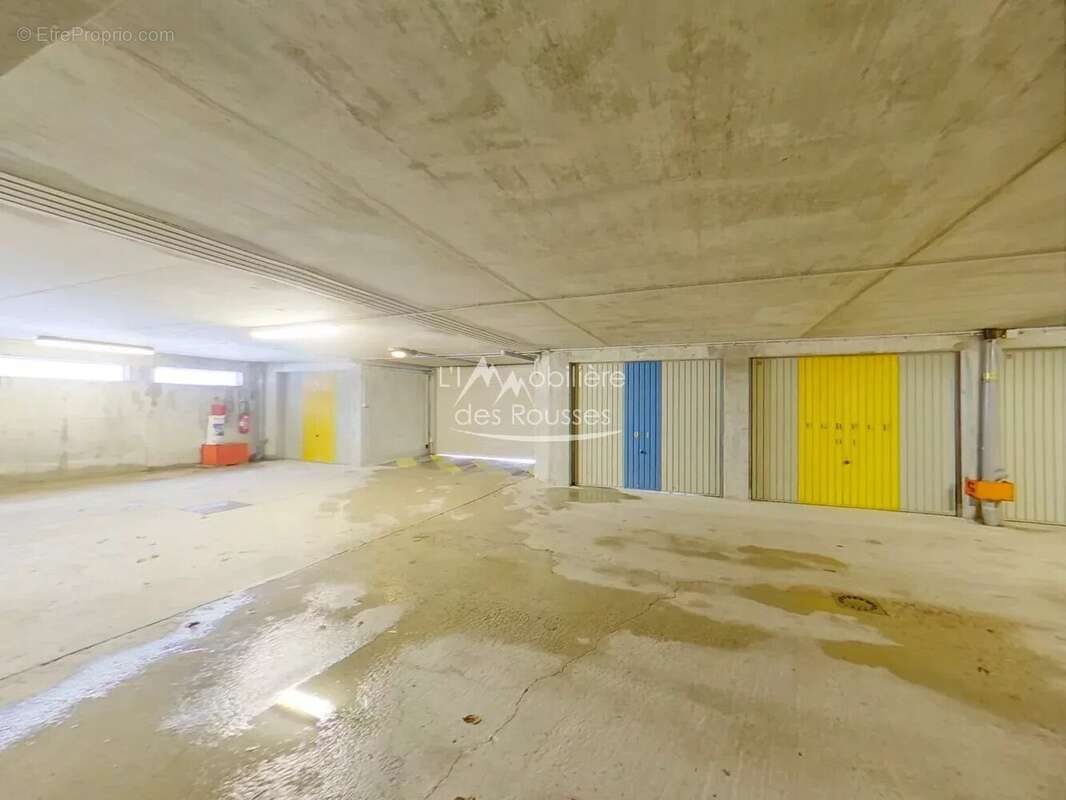 Parking à LELEX